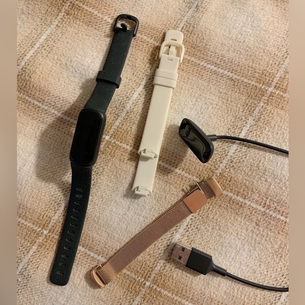 Fitbit w/Charge and Two Additional Straps